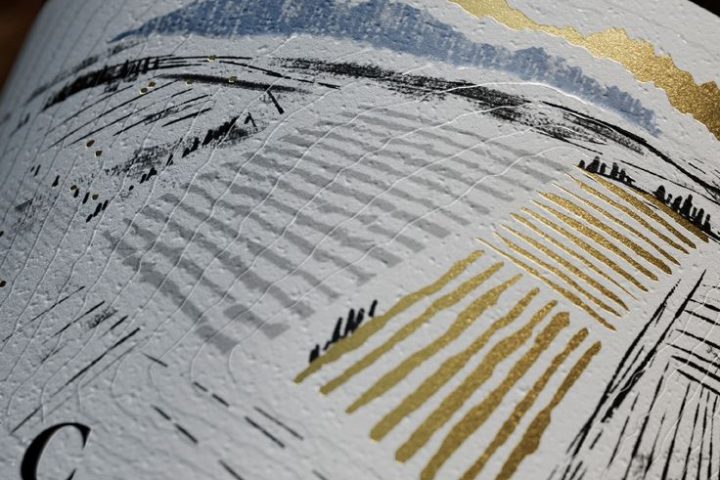 Close-up of a wine bottle label, showing the grape, region and vintage details to check on a Moldovan wine label.